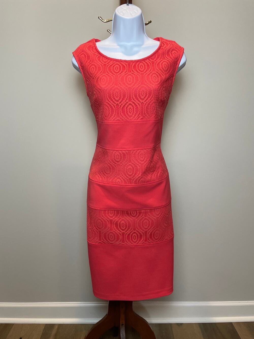 London Style Dress Size 6 Coral Orange Geometric Lace Overlay Sleeveless Sheath